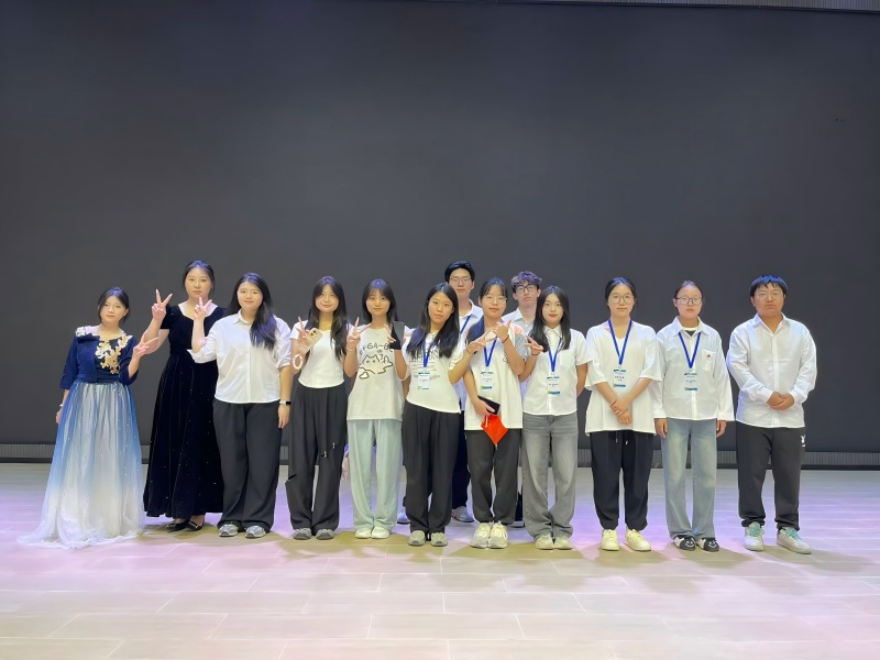 3 工作人员合照.jpg